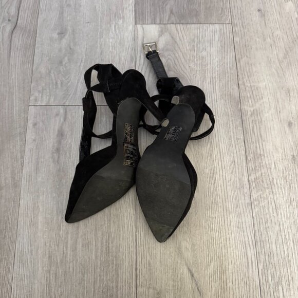 Black Pumps - Picture 2 of 4